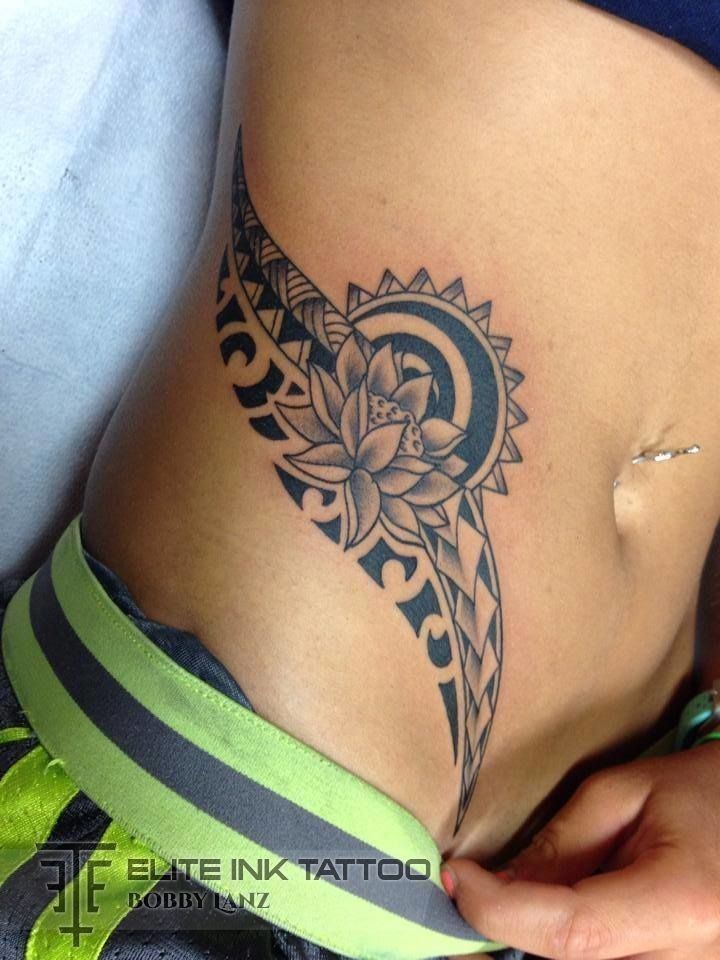 hình xăm đường nét thú vị cho khách Hình xăm hoa văn tribal lưng, phong cách blackwork, chi tiết rõ nét, ảnh HD.