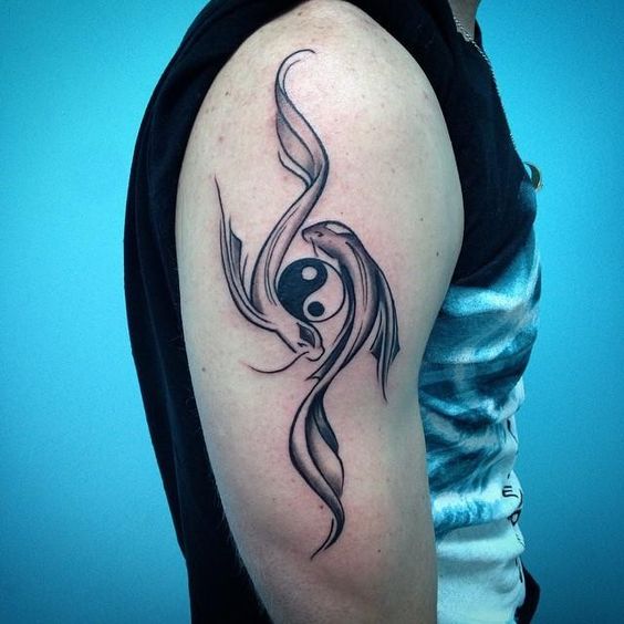 Hình xăm cá Koi và âm dương trên tay, phong cách blackwork, chi tiết rõ nét, độ phân giải HD.
