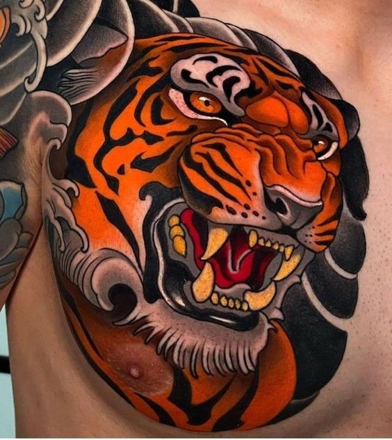 Hình xăm hổ phong cách cổ điển ở ngực, chi tiết sắc nét, màu sắc nổi bật, độ phân giải HD.