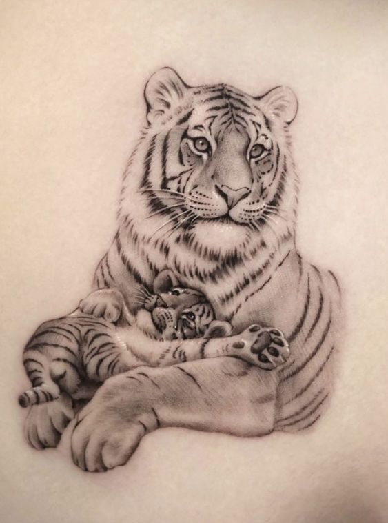 Hình xăm hổ và hổ con, phong cách blackwork, chi tiết sắc nét, vị trí lưng, độ phân giải cao.