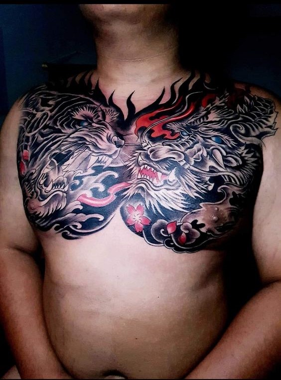 hình xăm hổ và rồng kết hợp lửa và hoa anh đào Hình xăm ngực phong cách Nhật Bản, chủ đề hổ và rồng, chi tiết sắc nét, độ phân giải HD.
