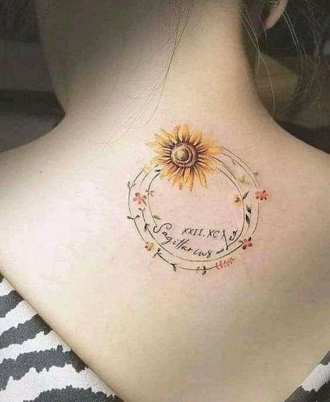 Hình xăm hoa hướng dương mini sang trọng Hình xăm hoa hướng dương ở gáy, phong cách màu nước, chi tiết rõ nét, ảnh HD.