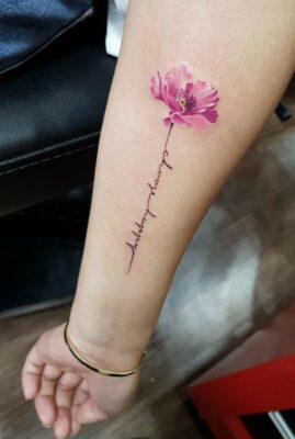 Hình xăm hoa màu nước trên tay, phong cách tinh tế, ảnh HD.