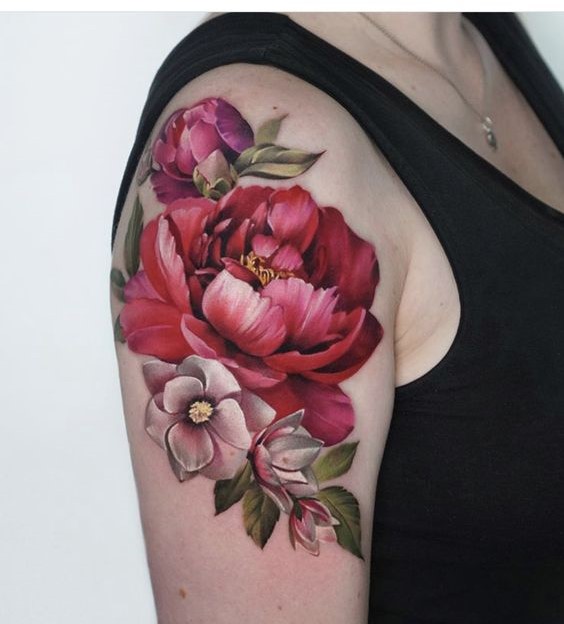 Hình xăm hoa quỳnh ở bắp tay Hình xăm hoa peony màu sắc, vị trí vai, phong cách hiện thực, độ chi tiết cao, ảnh phân giải HD.