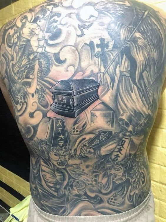 Hình xăm lưng phong cách blackwork Nhật Bản chi tiết, độ phân giải HD, với hình ảnh truyền thống và biểu tượng.