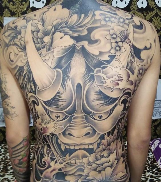 Hình xăm Oni toàn lưng phong cách Nhật Bản, blackwork chi tiết, độ phân giải HD.