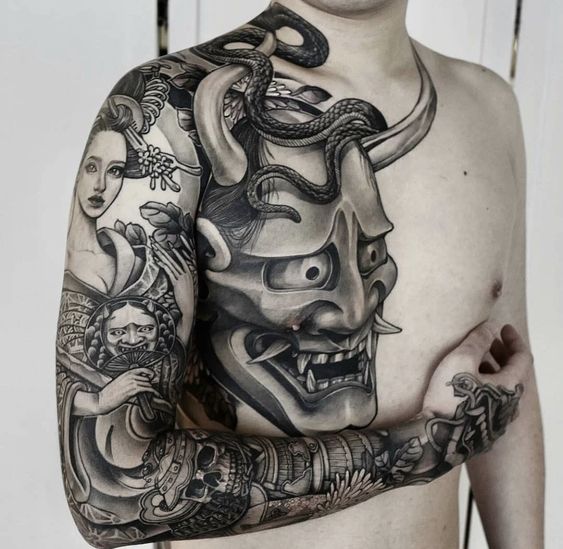Hình xăm Oni phong cách blackwork, chi tiết trên tay và ngực, độ phân giải HD.