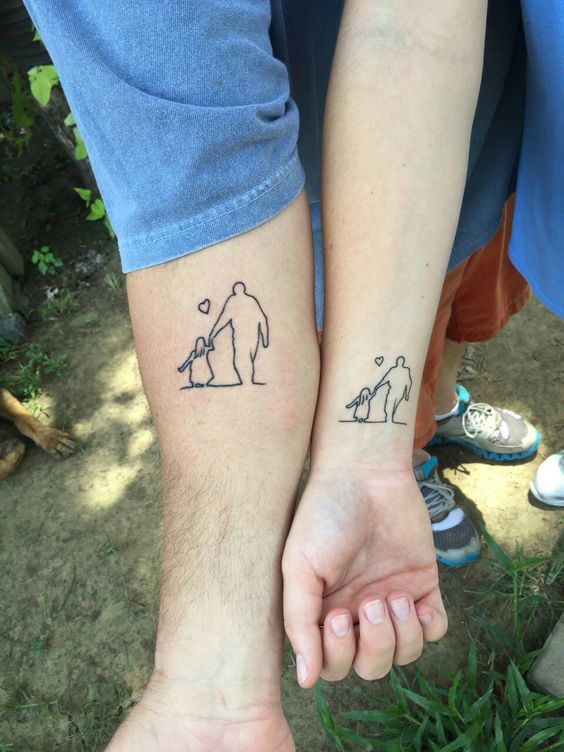 Artistic and meaningful mini tattoo for father and child duo Hình xăm mini đôi, phong cách đường nét đơn giản trên tay, độ phân giải HD.