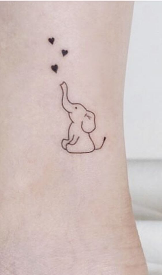 Hình xăm voi mini trên mắt cá chân, phong cách blackwork, thiết kế đơn giản, ảnh chất lượng HD.