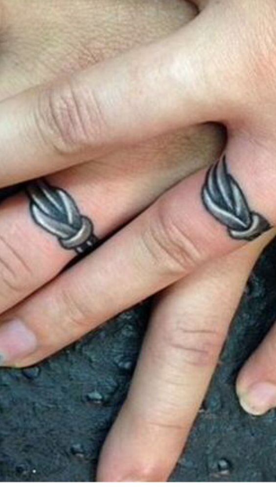 Hình xăm vòng trên ngón tay, phong cách blackwork, chi tiết đơn giản, độ phân giải HD.