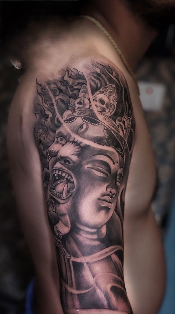 Hình xăm Phật quỷ cực chi tiết Hình xăm thần Hindu trên vai, phong cách blackwork chi tiết, ảnh HD.