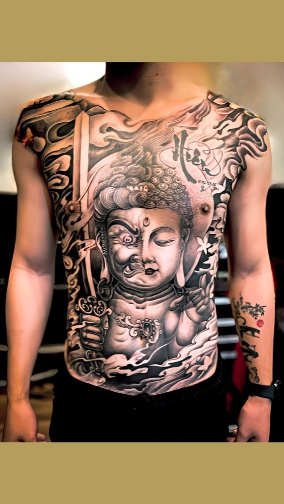 Hình xăm Phật quỷ kín bụng cực chất Hình xăm Phật trên ngực, phong cách blackwork chi tiết, độ phân giải HD.