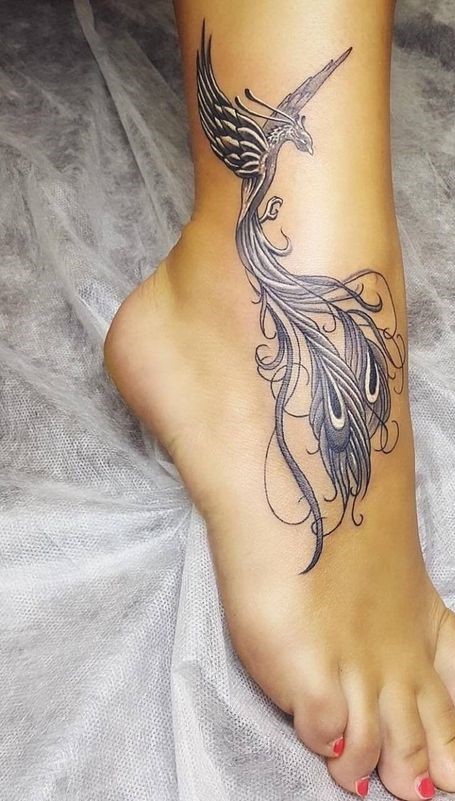 Hình xăm phượng hoàng blackwork trên chân, chi tiết tinh xảo, chất lượng HD.