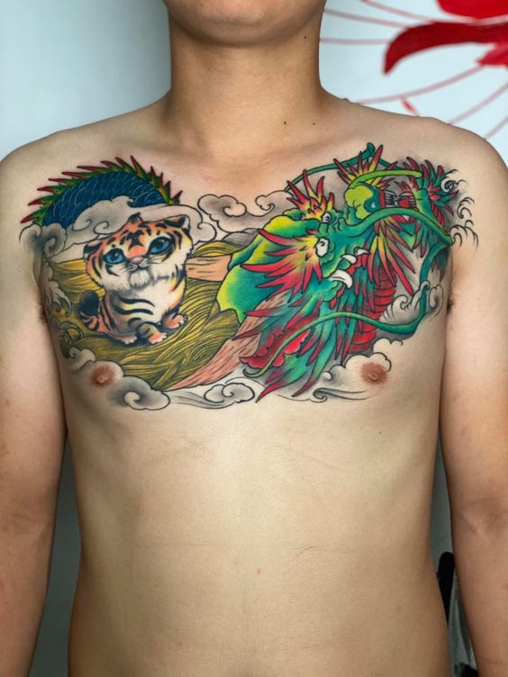 hình xăm rồng chở hổ con kín ngực Hình xăm rồng và hổ màu sắc trên ngực, phong cách truyền thống, độ chi tiết cao, ảnh HD.