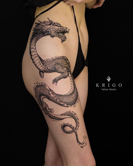 Hình xăm rồng blackwork chi tiết trên hông, phong cách cổ điển, độ phân giải HD.