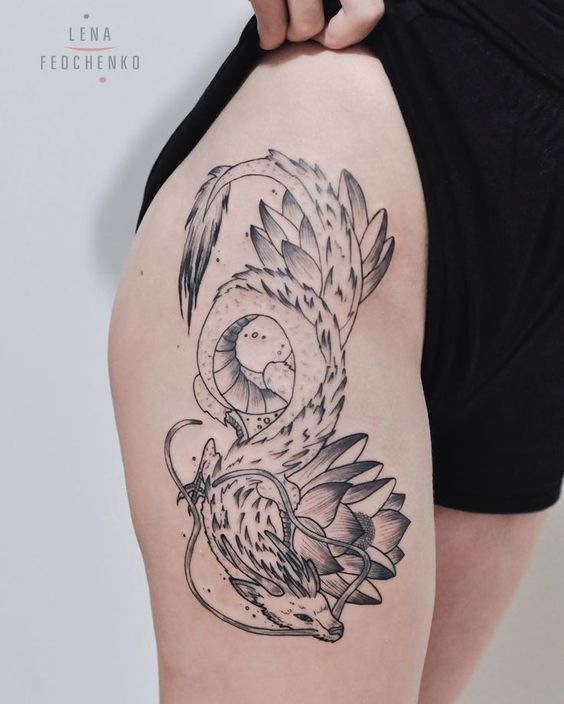 Hình xăm rồng phong cách blackwork trên đùi, chi tiết sắc nét, ảnh HD.