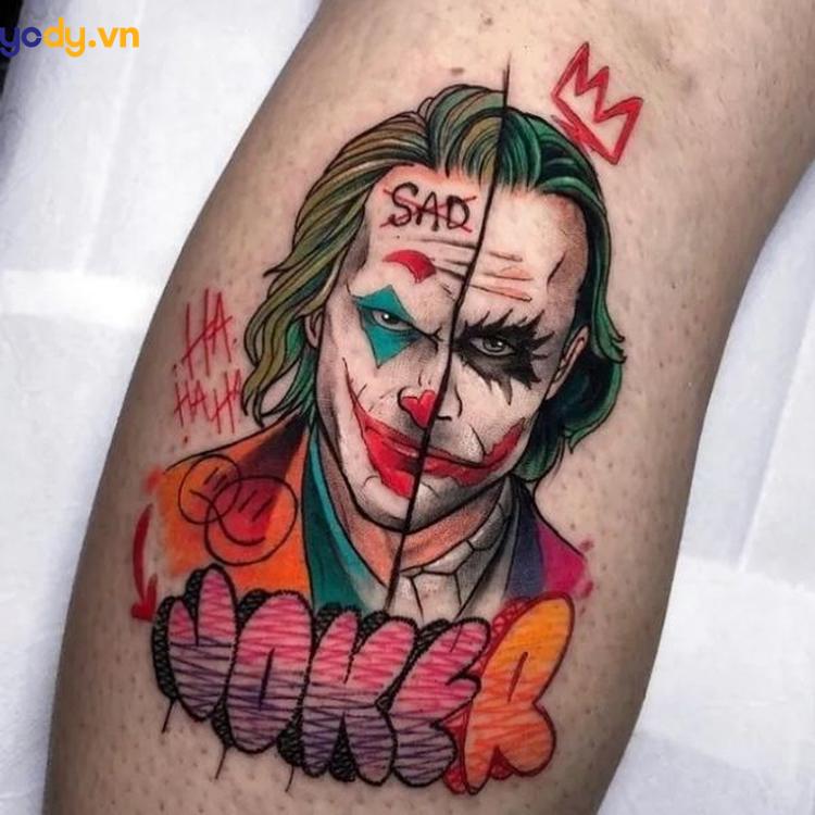 Hình xăm Joker trên bắp tay, phong cách màu sắc sống động, chi tiết cao, độ phân giải HD.
