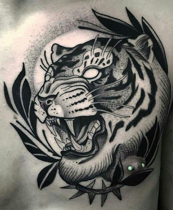 Hình xăm đầu hổ phong cách blackwork trên ngực, chi tiết, độ phân giải cao.