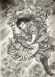 Hình xăm samurai và hổ trên lưng, phong cách blackwork chi tiết, độ phân giải HD.