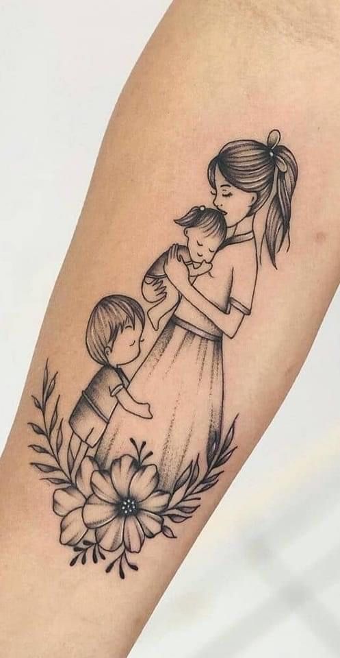 hòa quyện hình xăm gia đình với bông hoa Hình xăm gia đình trên tay, phong cách blackwork, chi tiết tinh tế, độ phân giải HD.