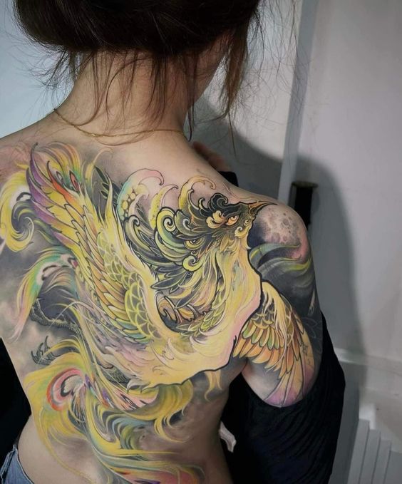 Hình xăm phượng hoàng màu nước trên lưng, phong cách chi tiết, ảnh HD.