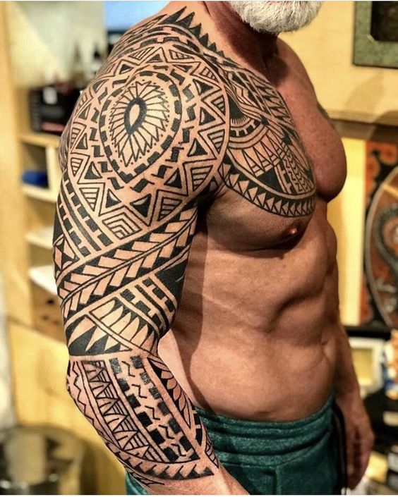 Hình xăm tay phong cách tribal chi tiết, vị trí cánh tay, chất lượng HD.