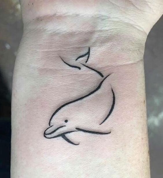 Thiết kế xăm cá heo một nét Hình xăm cá heo đơn giản trên cổ tay, phong cách blackwork, độ chi tiết cao, ảnh HD.