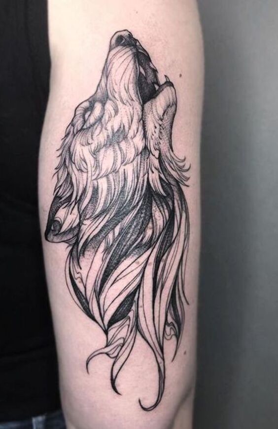 Hình xăm chó sói mạnh mẽ Hình xăm chó sói blackwork trên cánh tay, chi tiết tinh xảo, ảnh HD.