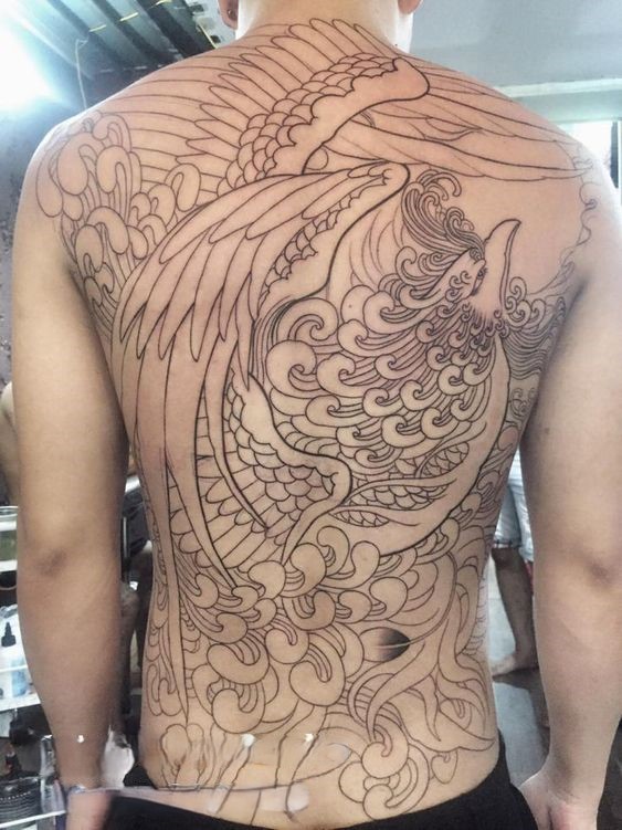 Hình xăm phượng hoàng, phong cách blackwork chi tiết, vị trí lưng, độ phân giải HD.