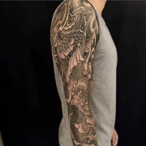 mau-13 Hình xăm cá chép kín tay phong cách blackwork chi tiết, chất lượng HD.