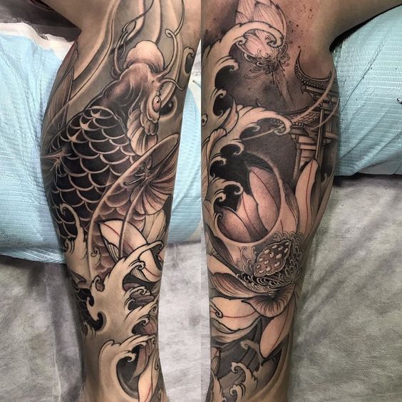 mau-19 Hình xăm cá chép và hoa sen trên chân, phong cách blackwork chi tiết, độ phân giải HD.