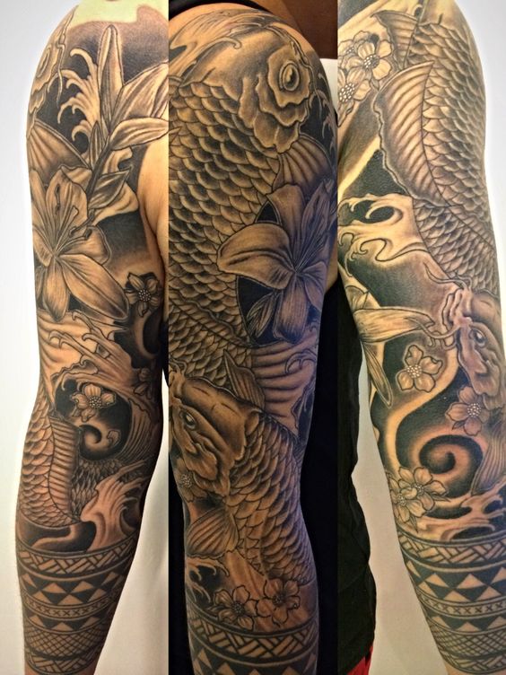 mau-22 Hình xăm cá chép và hoa trên tay, phong cách blackwork, chi tiết phức tạp, độ phân giải HD.