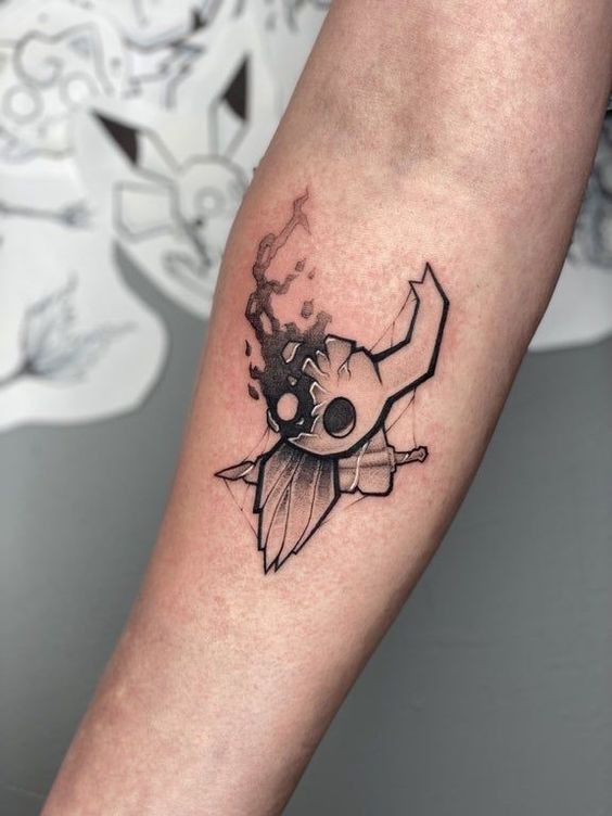 mẫu xăm chất ngất cho nam đen trắng Hình xăm nhân vật phong cách blackwork trên cánh tay, chi tiết rõ nét, độ phân giải HD.