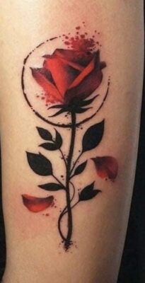 Mẫu hình xăm hoa hồng cho nữ nghệ thuật Hình xăm hoa hồng trên tay, phong cách màu nước, chi tiết cao, độ phân giải HD.