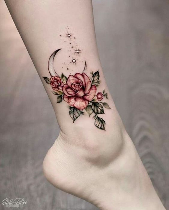Thiết kế hình xăm hoa hồng cực đẹp và nữ tính Hình xăm hoa hồng và mặt trăng ở mắt cá chân, phong cách màu nước, chi tiết, độ phân giải HD.