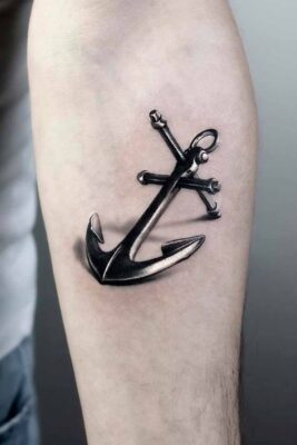 Hình xăm mỏ neo trên tay, phong cách blackwork, chi tiết sắc nét, ảnh HD.