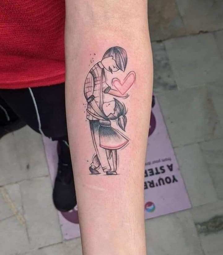 Họa tiết xăm cha và con gái Hình xăm cha và con gái, phong cách blackwork, trên cánh tay, chi tiết rõ nét, ảnh HD.
