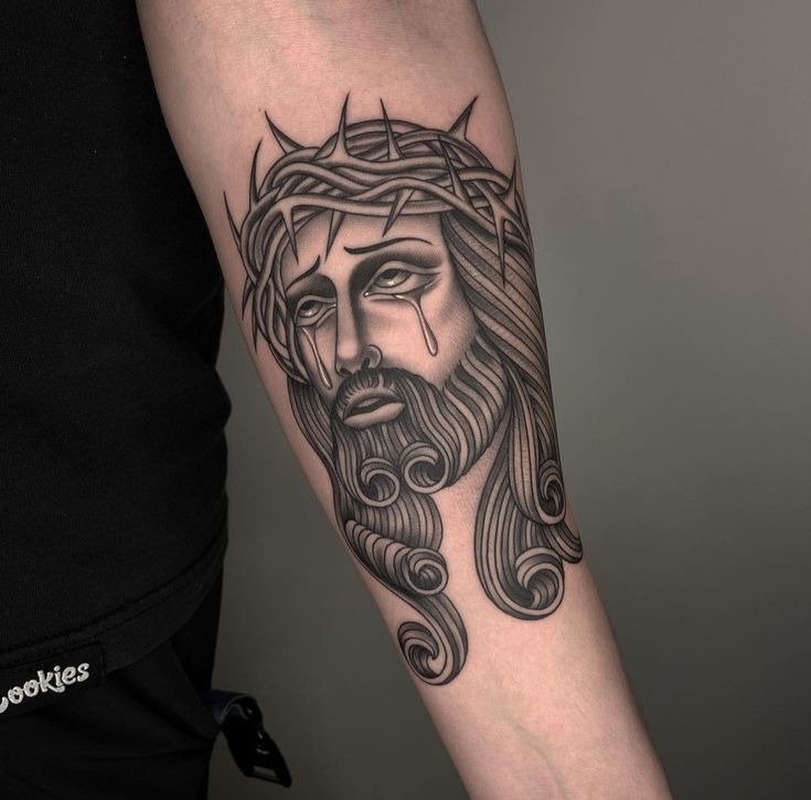 Hình xăm chân dung trên cánh tay, phong cách blackwork, chi tiết, độ phân giải HD.