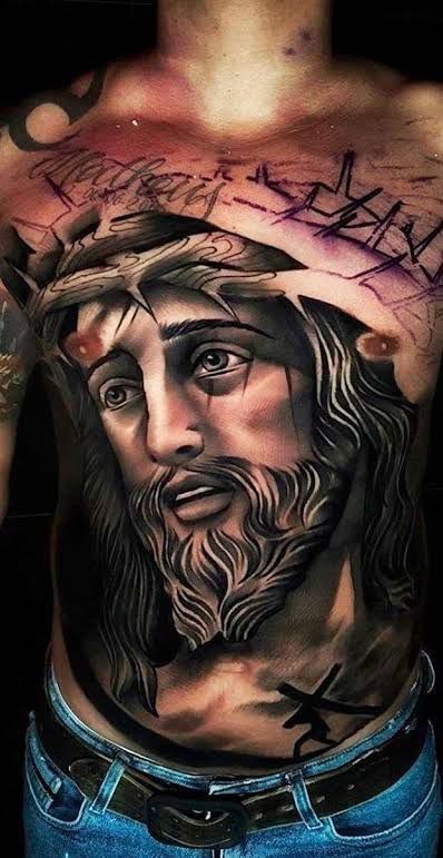 Hình xăm chân dung tôn giáo trên ngực, phong cách hiện thực, chi tiết cao, độ phân giải HD.