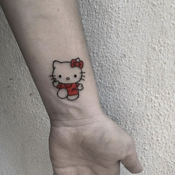 Hình xăm Hello Kitty mini trên cổ tay, phong cách màu sắc, chi tiết rõ nét, độ phân giải HD.