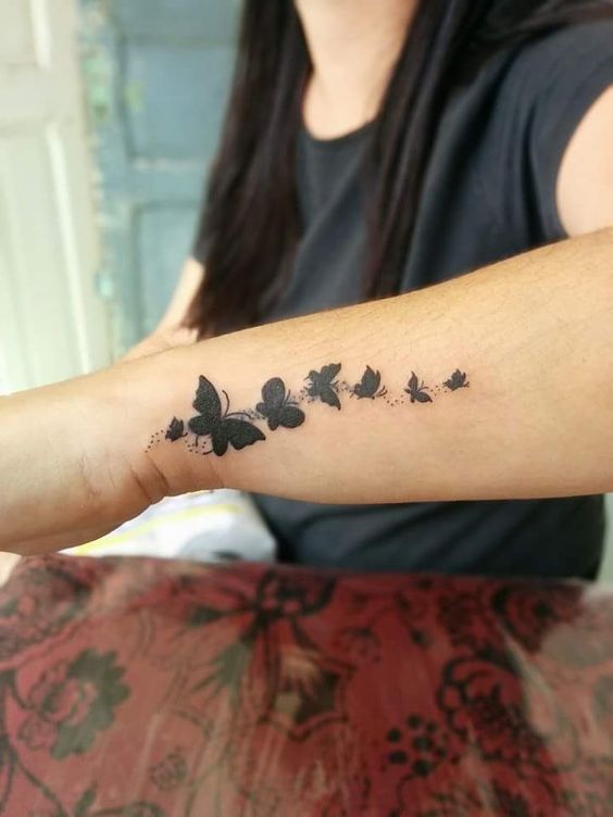 thiết kế xăm đàn bướm bay nghệ thuật trên cổ tay Hình xăm bướm blackwork trên cẳng tay, chi tiết, ảnh HD.