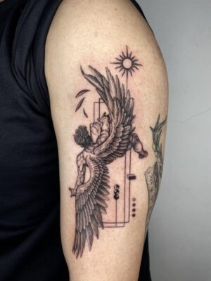Hình xăm thiên thần trên cánh tay, phong cách blackwork chi tiết, độ phân giải HD.