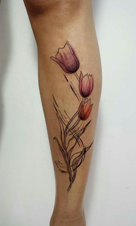 Hình xăm hoa tulip ở chân, phong cách màu nước, chi tiết tinh tế, độ phân giải HD.