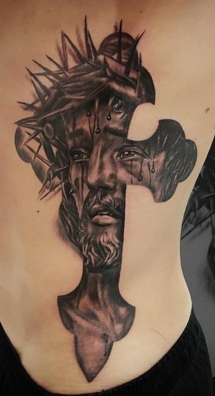 Hình xăm chân dung Chúa, phong cách blackwork, chi tiết cao, vị trí bên sườn, độ phân giải HD.