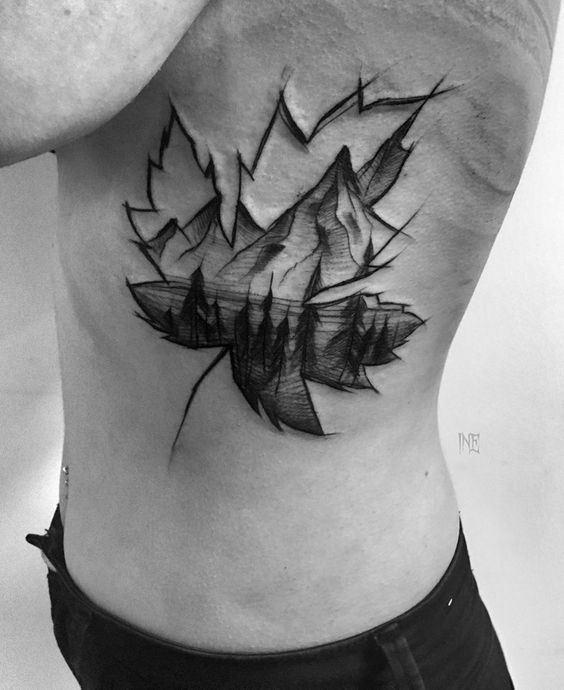 Nghệ thuật xây dựng khung cảnh bên trong lá phong Hình xăm phong cảnh núi trên hông, phong cách blackwork, chi tiết cao, ảnh HD.