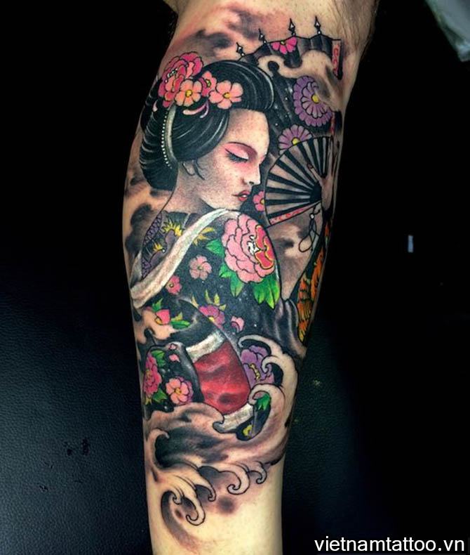Hình xăm geisha Nhật Bản trên bắp chân, phong cách màu sắc chi tiết, độ phân giải HD.
