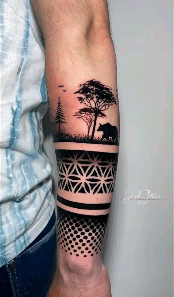 Hình xăm phong cảnh và họa tiết hình học trên cánh tay, phong cách blackwork, độ chi tiết cao, độ phân giải HD.