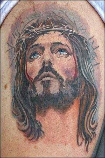 Hình xăm chân dung Chúa Jesus, vai, phong cách cổ điển, chi tiết cao, độ phân giải HD.