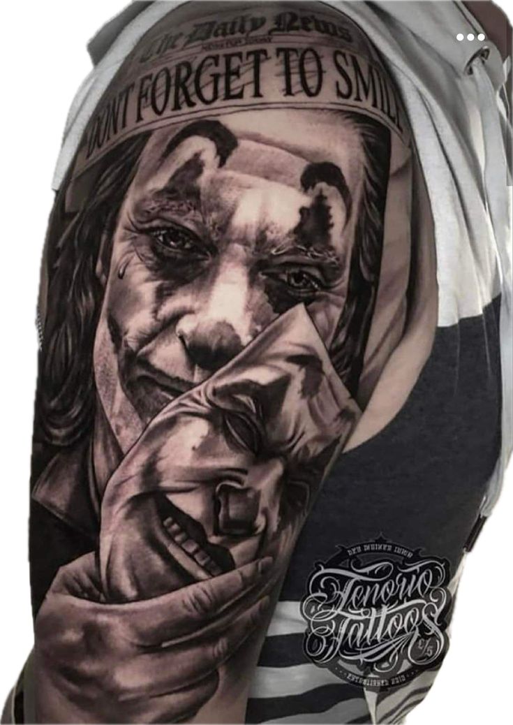 Hình xăm chân dung trên tay, phong cách blackwork chi tiết, độ phân giải cao.