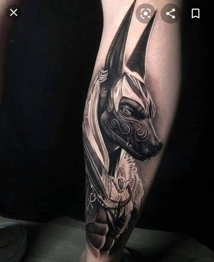 Hình xăm Anubis ở chân, phong cách blackwork chi tiết, độ phân giải HD.